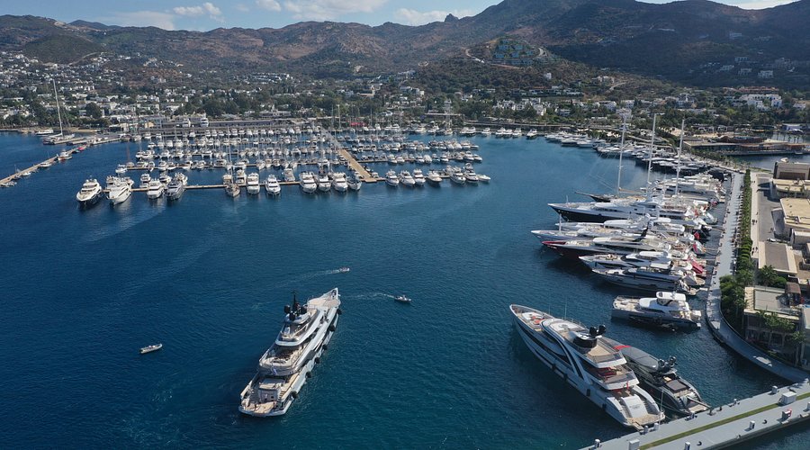 Yalıkavak Rehberi: Bodrum’un Prestijli Marinası, Doğal Koylar ve Kolay Ulaşım
