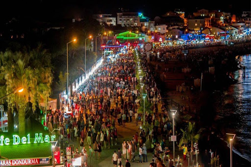 Didim Gece Hayatı: Barlar, Canlı Müzik Mekanları ve Sahil Eğlencesi Eğlence Rehberi