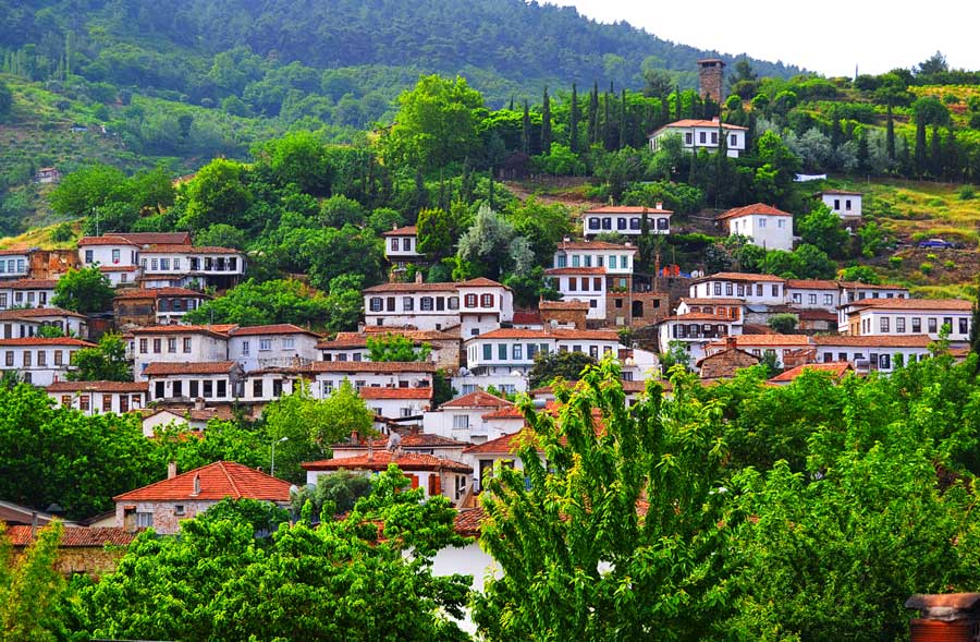 Şirince Köyü: Zamanın Durduğu Rum Mirası & CTS Tur ile Ulaşım Rehberi