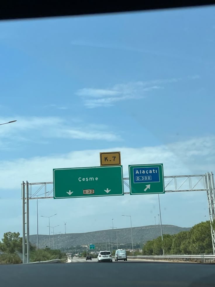 İzmir Havalimanı Transferi: Çeşme, Alaçatı ve Urla’ya Konforlu Ulaşım