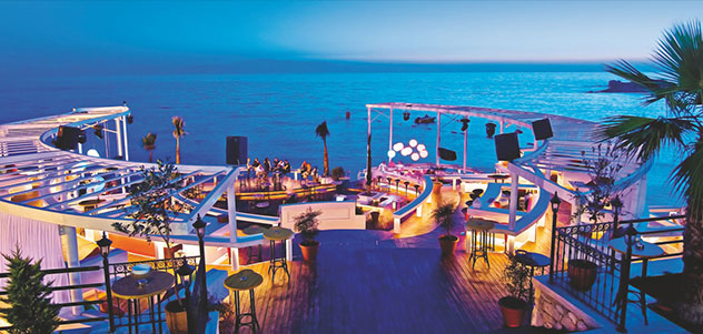 Kuşadası’nda Gece Hayatı ve Eğlence Mekanları