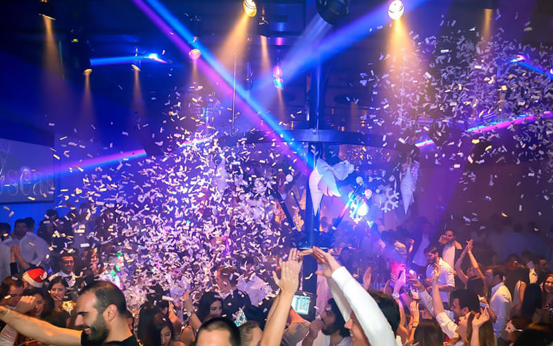 Kuşadası’nda Gece Hayatı